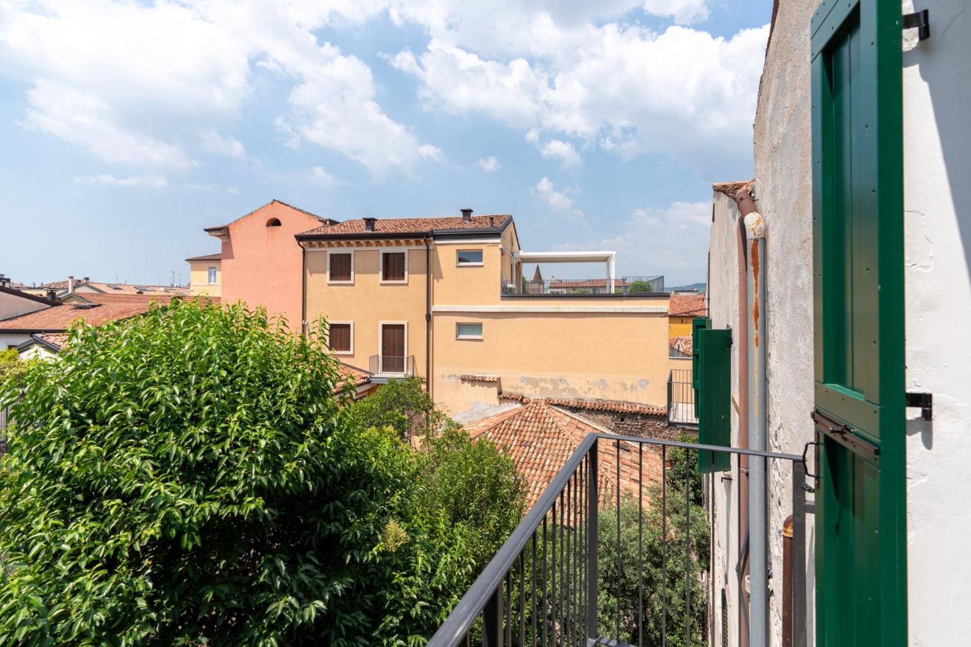 Aparthotel Palazzo Delle Guglie By Postcardsfrom Werona Zewnętrze zdjęcie