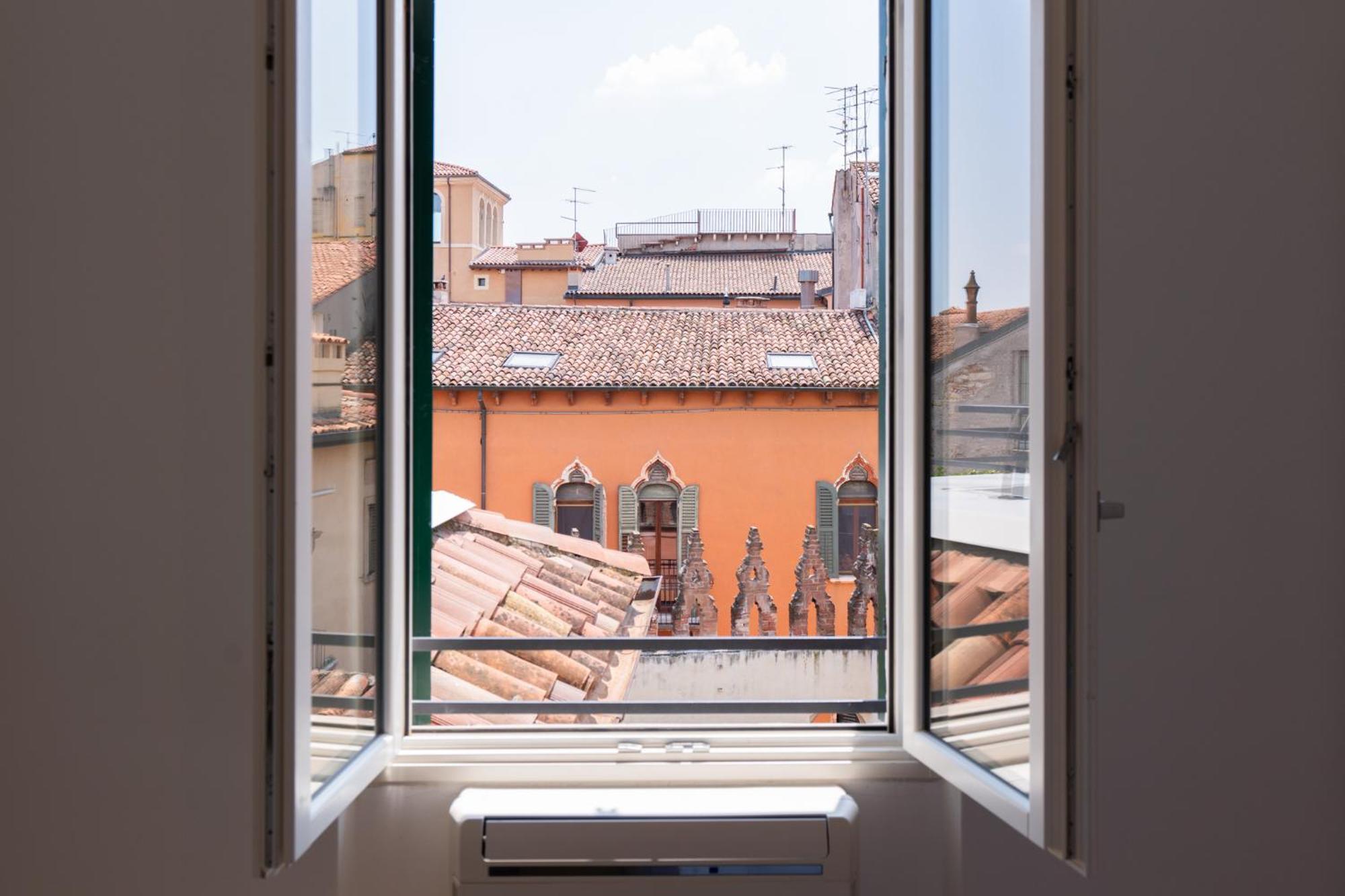 Aparthotel Palazzo Delle Guglie By Postcardsfrom Werona Zewnętrze zdjęcie