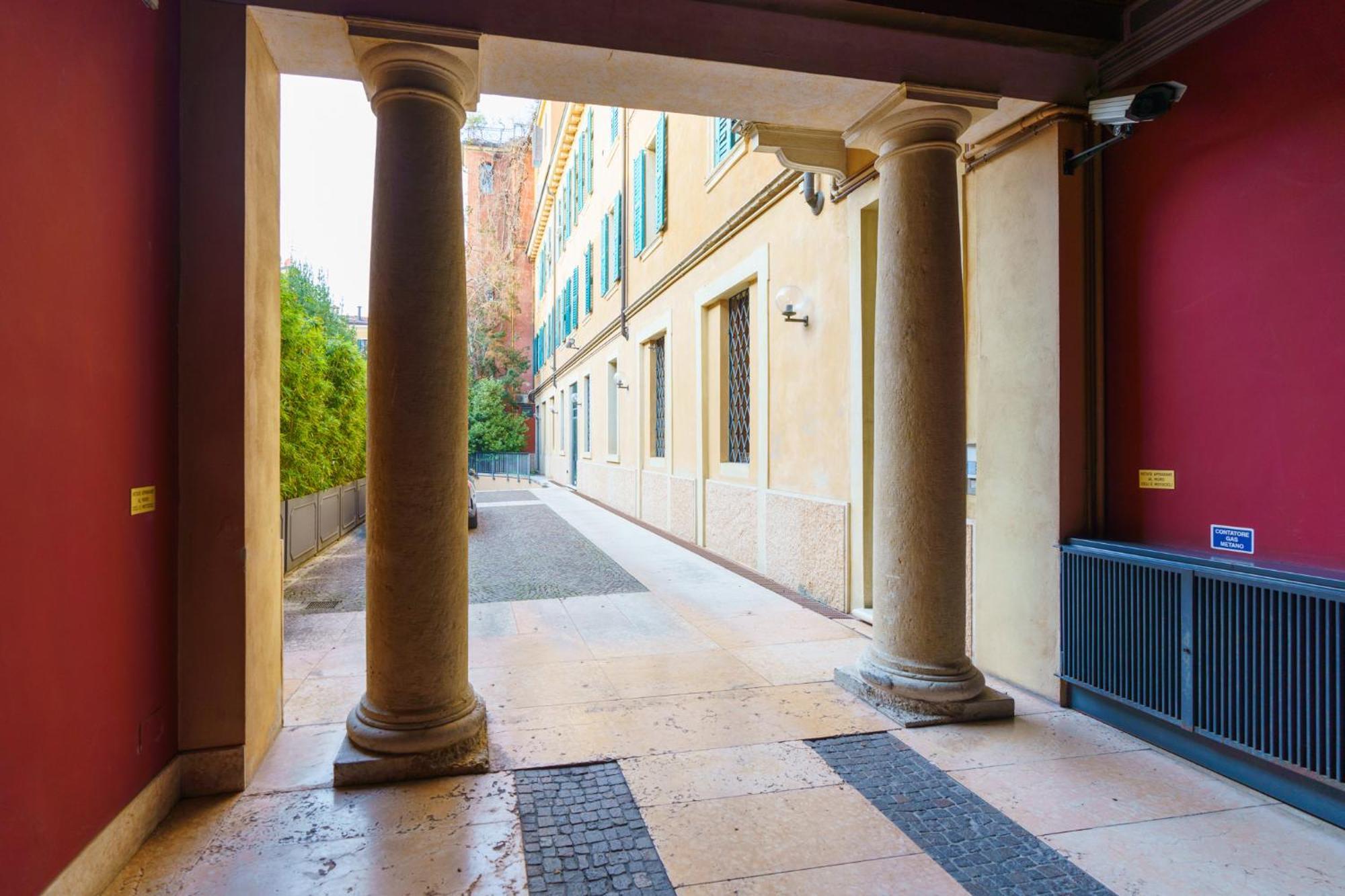 Aparthotel Palazzo Delle Guglie By Postcardsfrom Werona Zewnętrze zdjęcie
