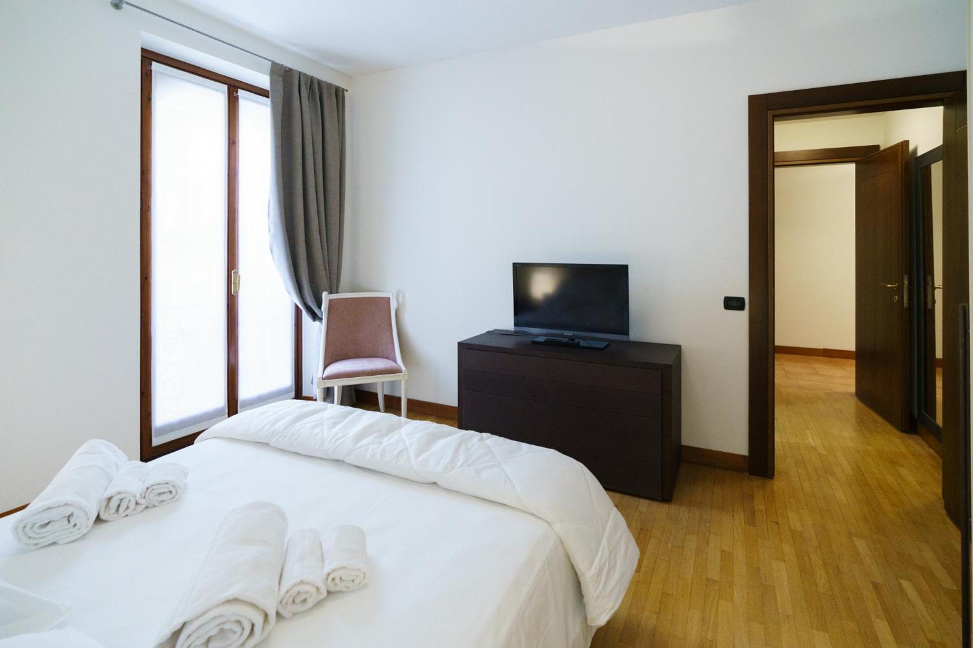 Aparthotel Palazzo Delle Guglie By Postcardsfrom Werona Zewnętrze zdjęcie